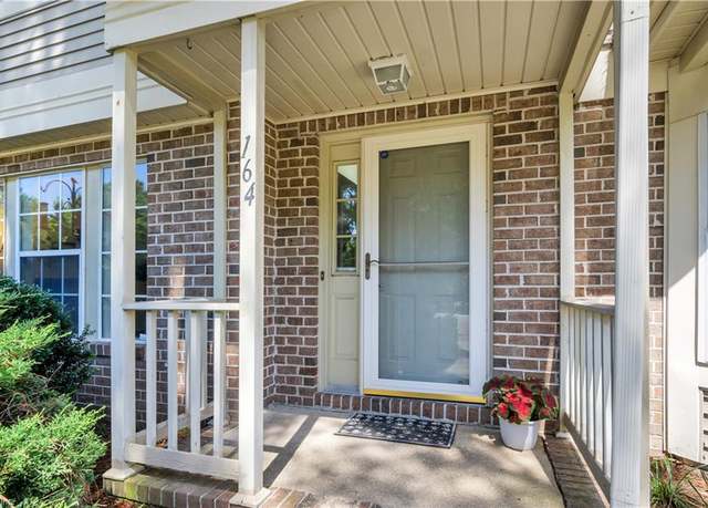 Property at 164 Corwin Cir, Hampton, VA 23666, 3 beds, 2.5 baths