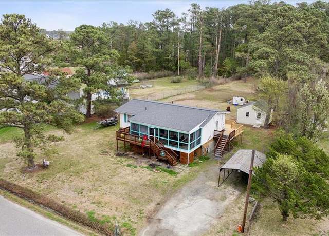 Property at 4 Freeman Dr, Poquoson, VA 23662, 3 beds, 1 bath