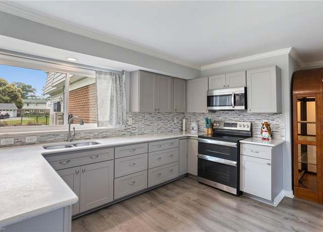 Property at 7600 Bridgette Ln, Norfolk, VA 23518, 5 beds, 3.5 baths