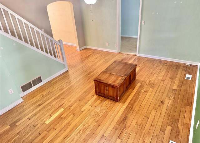 Property at 8010 W Glen Rd, Norfolk, VA 23505, 5 beds, 1.5 baths