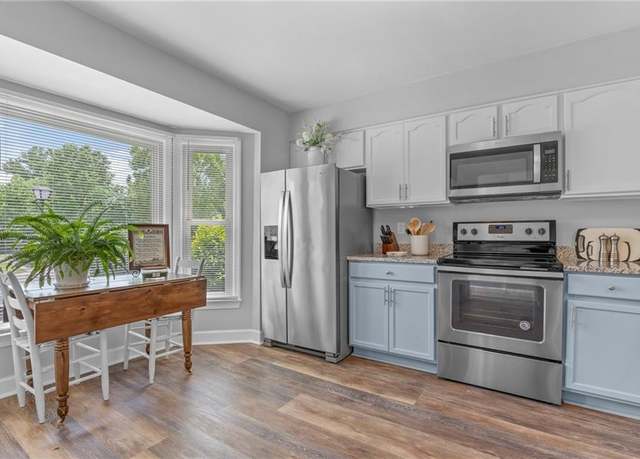 Property at 8 Riverview Ct, Suffolk, VA 23434, 2 beds, 2.5 baths
