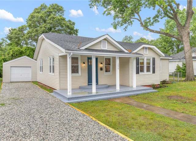 Property at 1006 Mayfield Ave, Chesapeake, VA 23324, 3 beds, 2 baths