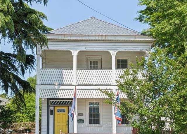 Property at 215 National Ave, Hampton, VA 23663, 3 beds, 2 baths