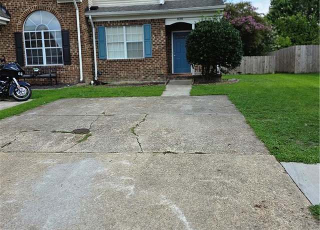 Property at 620 S Lake Cir, Chesapeake, VA 23322, 3 beds, 2.5 baths