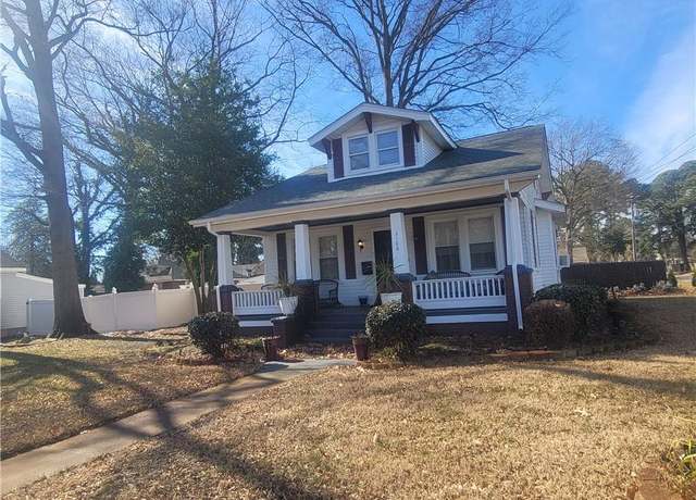 Property at 2100 Camden Ave, Portsmouth, VA 23704, 3 beds, 2 baths