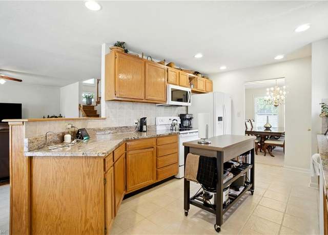 Property at 7467 Dakota Ave, Norfolk, VA 23505, 4 beds, 2.5 baths