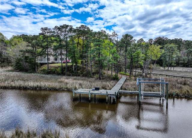 Property at 302 Marsh View Ct, Carrollton, VA 23314, 4 beds, 3.5 baths