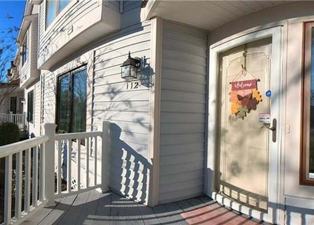 Property at 112 Harbor Watch Dr, Chesapeake, VA 23320, 2 beds, 2.5 baths