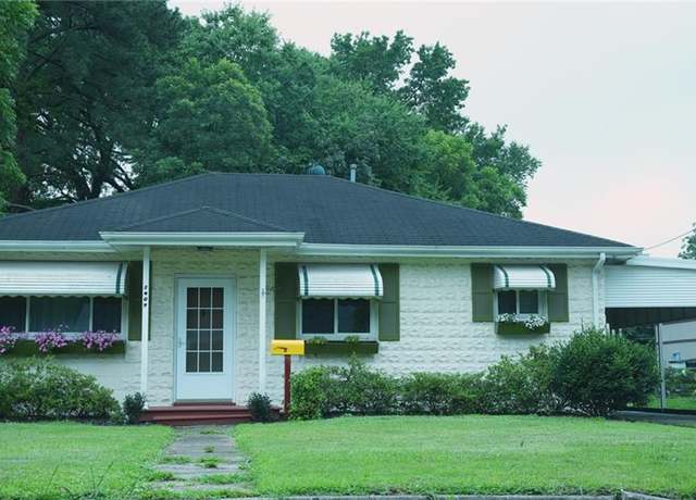 Property at 2409 Greenwood Dr, Portsmouth, VA 23702, 3 beds, 1 bath