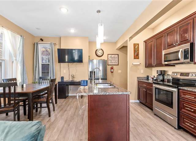 Property at 265 Hatton St, Portsmouth, VA 23704, 8 beds, 5 baths