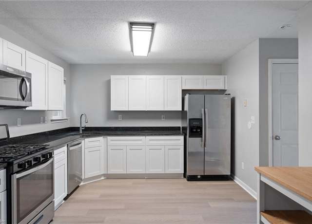 Property at 6218 Whaley Ct, Norfolk, VA 23502, 4 beds, 2.5 baths