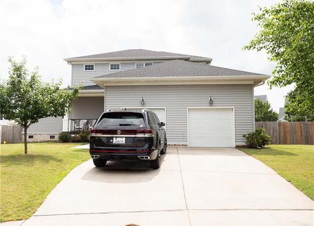 Property at 9534 Bay Point Dr, Norfolk, VA 23518, 4 beds, 3.5 baths