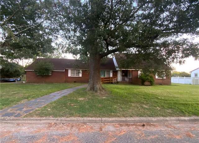 Property at 11 Eagle Point Rd, Hampton, VA 23669, 5 beds, 3.5 baths