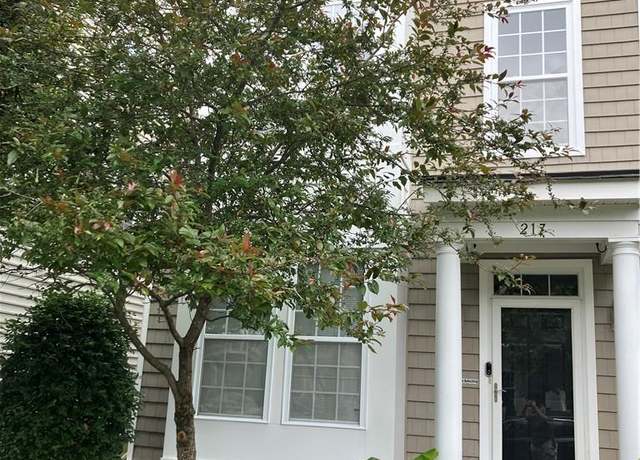 Property at 217 Tigerlilly Dr, Portsmouth, VA 23701, 2 beds, 3 baths