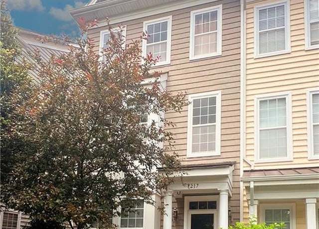 Property at 217 Tigerlilly Dr, Portsmouth, VA 23701, 2 beds, 3 baths