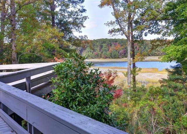 Property at 222 W Queens Dr, Williamsburg, VA 23185, 5 beds, 3.5 baths