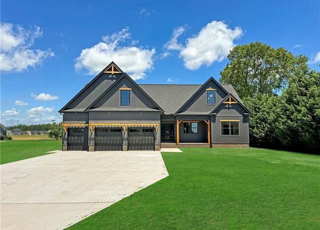 Property at 122 Grandview Dr, Elizabeth City, NC 27907, 4 beds, 3 baths