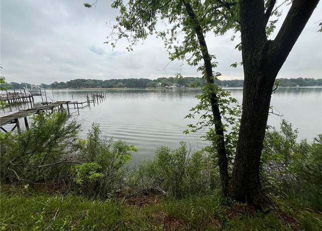 Property at 133 Dover Cir, Norfolk, VA 23505, 3 beds, 1.5 baths