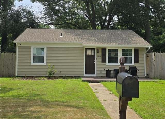 Property at 1422 Woodcrest Dr, Hampton, VA 23663, 3 beds, 1 bath