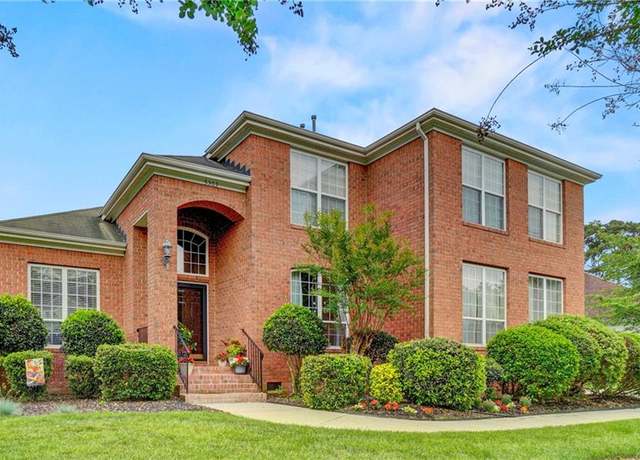 Property at 5303 Doral Woods Ct, Suffolk, VA 23435, 5 beds, 3 baths