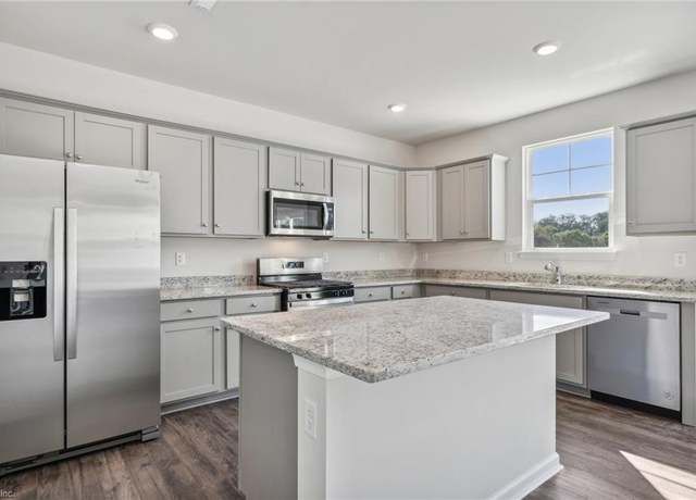 Property at 3021 Dalton Cir, Suffolk, VA 23435, 4 beds, 2.5 baths