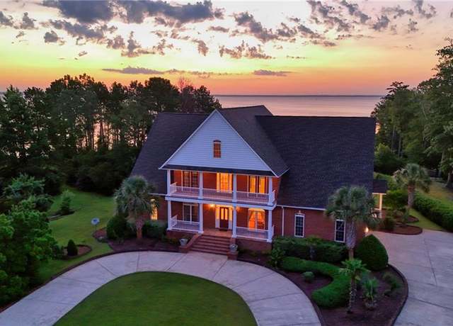 Property at 240 Drake Lndg, New Bern, NC 28560, 5 beds, 4.5 baths