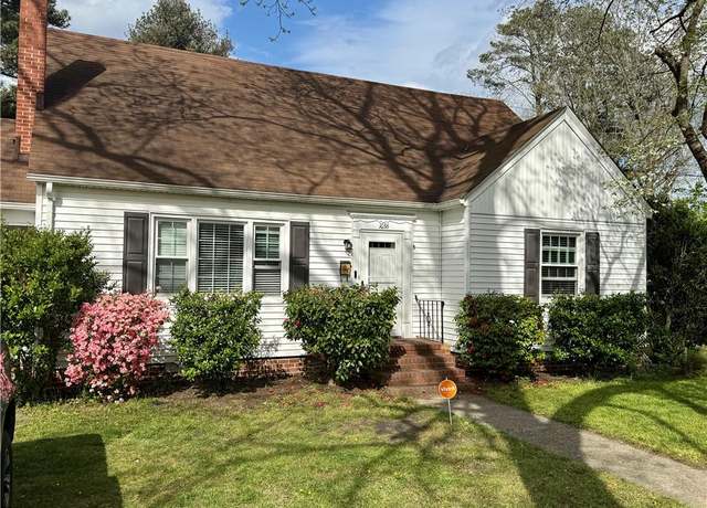 Property at 1036 Macarthur Dr, Suffolk, VA 23434, 3 beds, 2 baths
