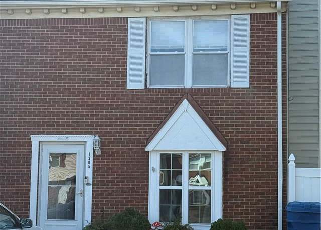 Property at 1305 Snowflake Cir, Virginia Beach, VA 23453, 2 beds, 1.5 baths