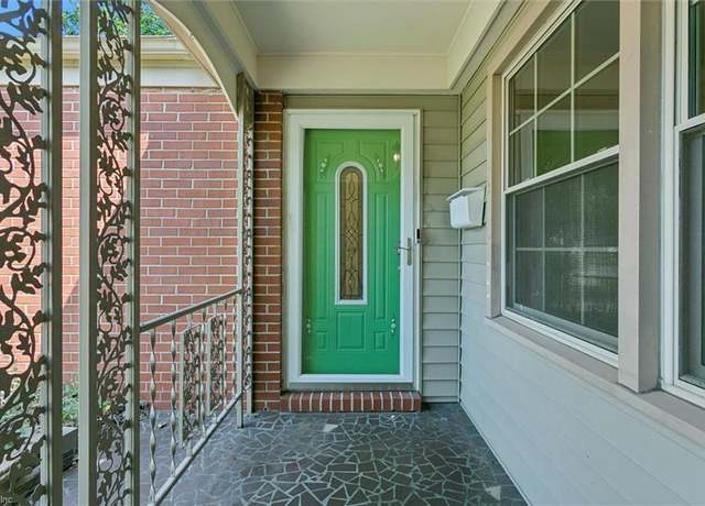 Property at 700 Pelham Dr, Hampton, VA 23669, 3 beds, 2.5 baths