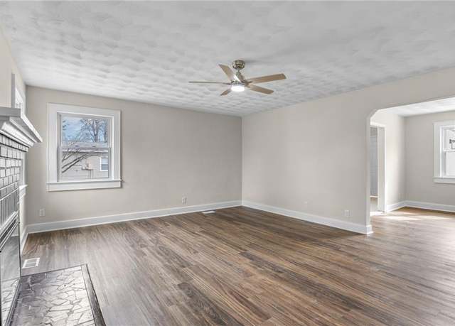 Property at 9254 Marlow Ave, Norfolk, VA 23503, 4 beds, 2 baths