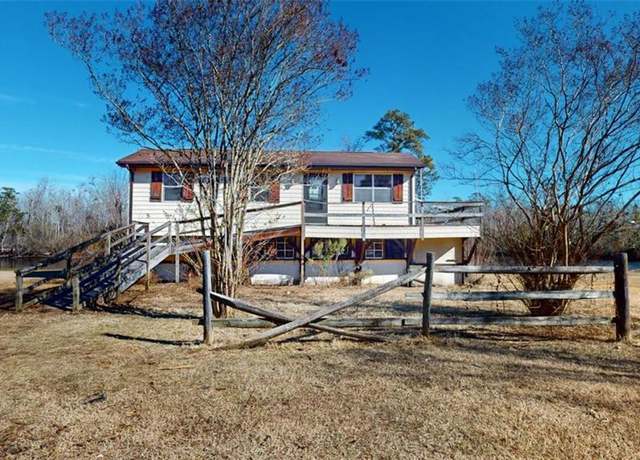Property at 111 Drumm St, Moyock, NC 27958, 3 beds, 1 bath