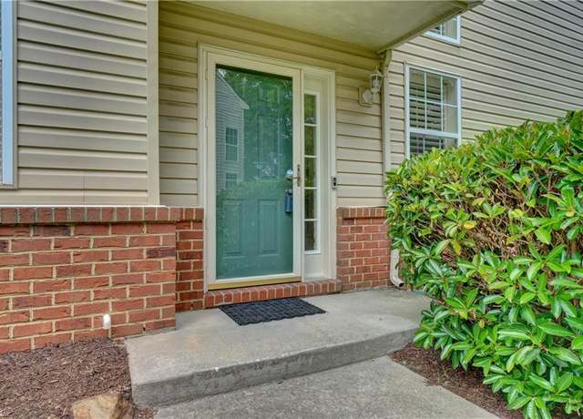 Property at 2027 Augusta Ct, Suffolk, VA 23435, 4 beds, 2.5 baths