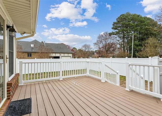 Property at 307 Ridgeland Dr, Smithfield, VA 23430, 3 beds, 2.5 baths