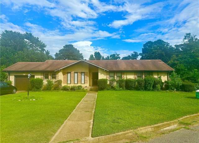 Property at 409 Holloway Dr, Portsmouth, VA 23701, 3 beds, 2 baths