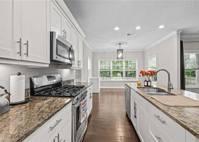 Property at 4621 Old Woodland Dr, Chesapeake, VA 23321, 4 beds, 2.5 baths