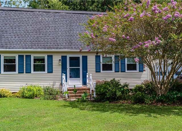 Property at 1206 Peachtree Dr, Suffolk, VA 23434, 3 beds, 1.5 baths