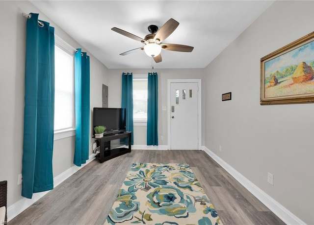 Property at 802 Powhatan Pkwy, Hampton, VA 23661, 2 beds, 1 bath