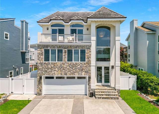 Property at 812 Vanderbilt Ave, Virginia Beach, VA 23451, 4 beds, 3.5 baths