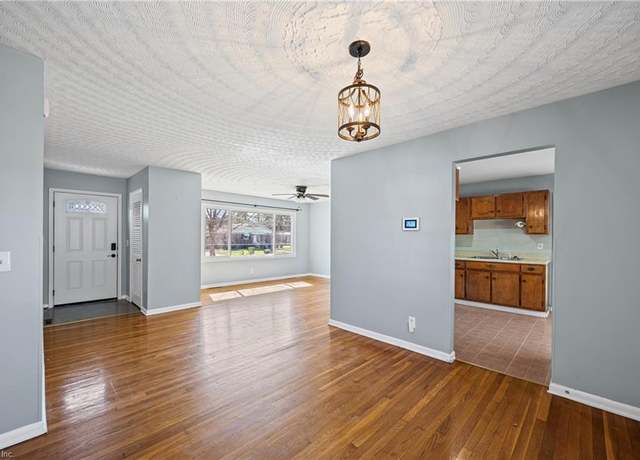 Property at 1615 Belafonte Dr, Portsmouth, VA 23701, 3 beds, 2 baths