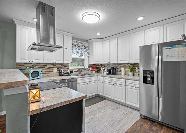 Property at 3104 Coach House Ln, Virginia Beach, VA 23452, 4 beds, 2 baths