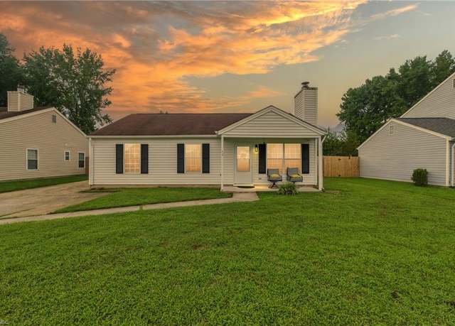 Property at 32 Westbriar Dr, Hampton, VA 23666, 4 beds, 2 baths