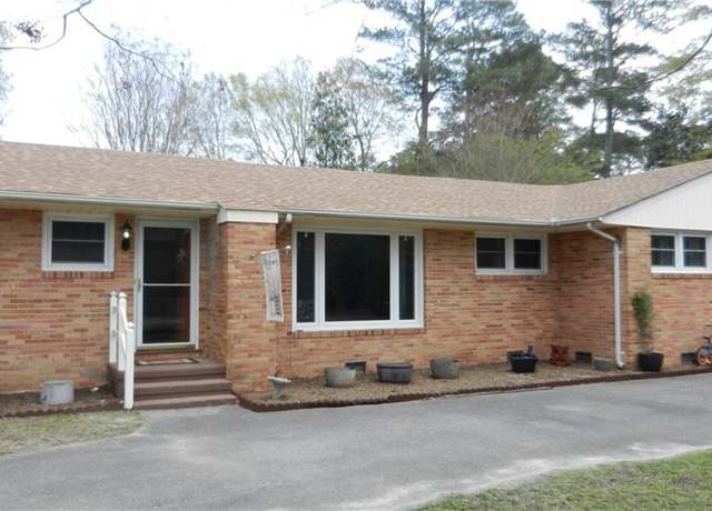 Property at 100 Robinhood Rd, Franklin, VA 23851, 4 beds, 2 baths