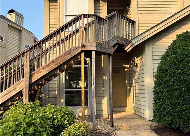 Property at 511 E Lake Cir, Chesapeake, VA 23322, 2 beds, 2 baths