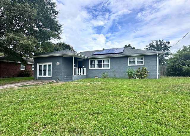 Property at 1309 Boxwood Dr, Chesapeake, VA 23323, 4 beds, 2 baths