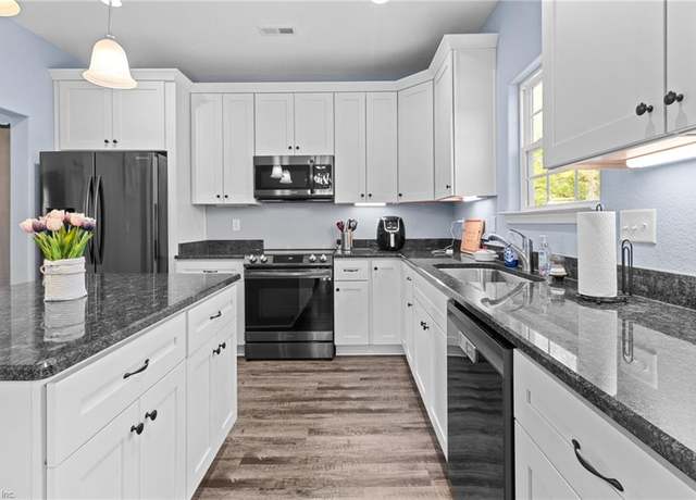Property at 102 Tree Ln Unit A, Suffolk, VA 23437, 3 beds, 2.5 baths