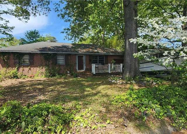 Property at 19 Bird Ln, Newport News, VA 23601, 2 beds, 1.5 baths