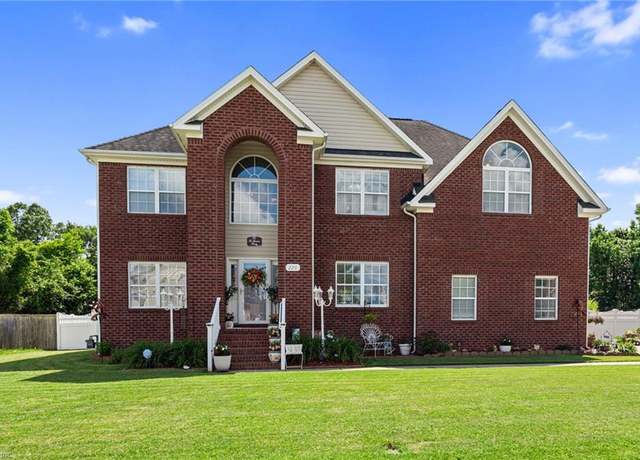 Property at 220 Woodhaven Dr, Suffolk, VA 23435, 4 beds, 3 baths