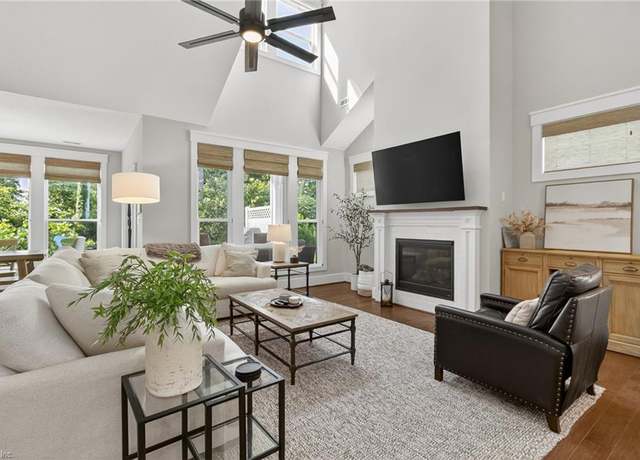 Property at 208 Creek Front Ln, Suffolk, VA 23435, 4 beds, 3 baths