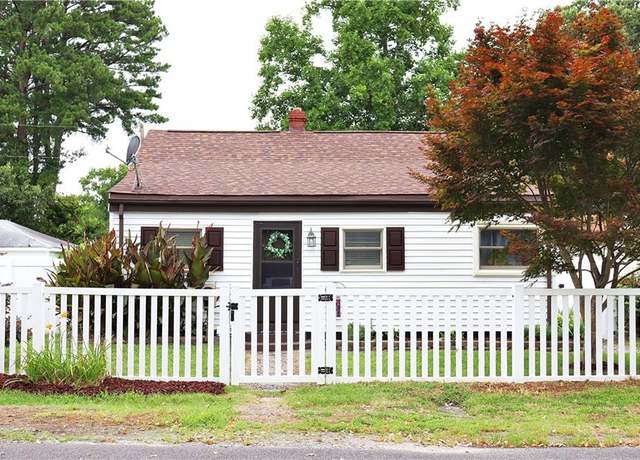 Property at 111 Decatur St, Portsmouth, VA 23702, 2 beds, 1 bath