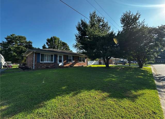 Property at 1523 Austin Dr, Suffolk, VA 23434, 3 beds, 1 bath